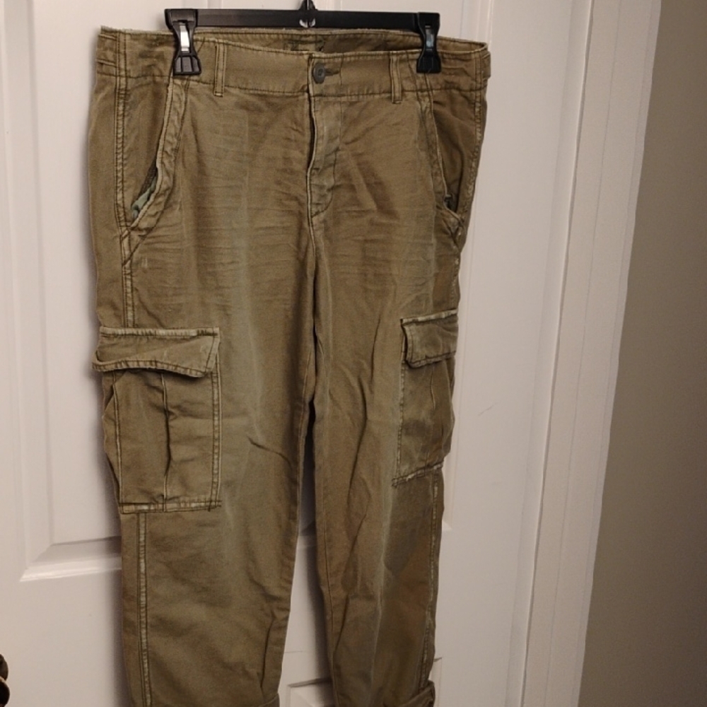 American Eagle Outfitters Green Cropped Cargo Pants